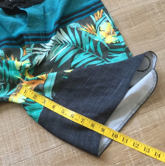 RIP CURL Hawaii Floral Palm Leaf 9” Board Shorts - Picture 12 of 12